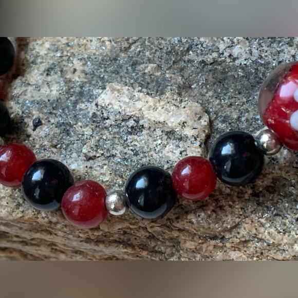 “You Are Always in My Heart” Charm Lamp Work Red & Black Glass Bead Bracelet - Picture 3 of 7